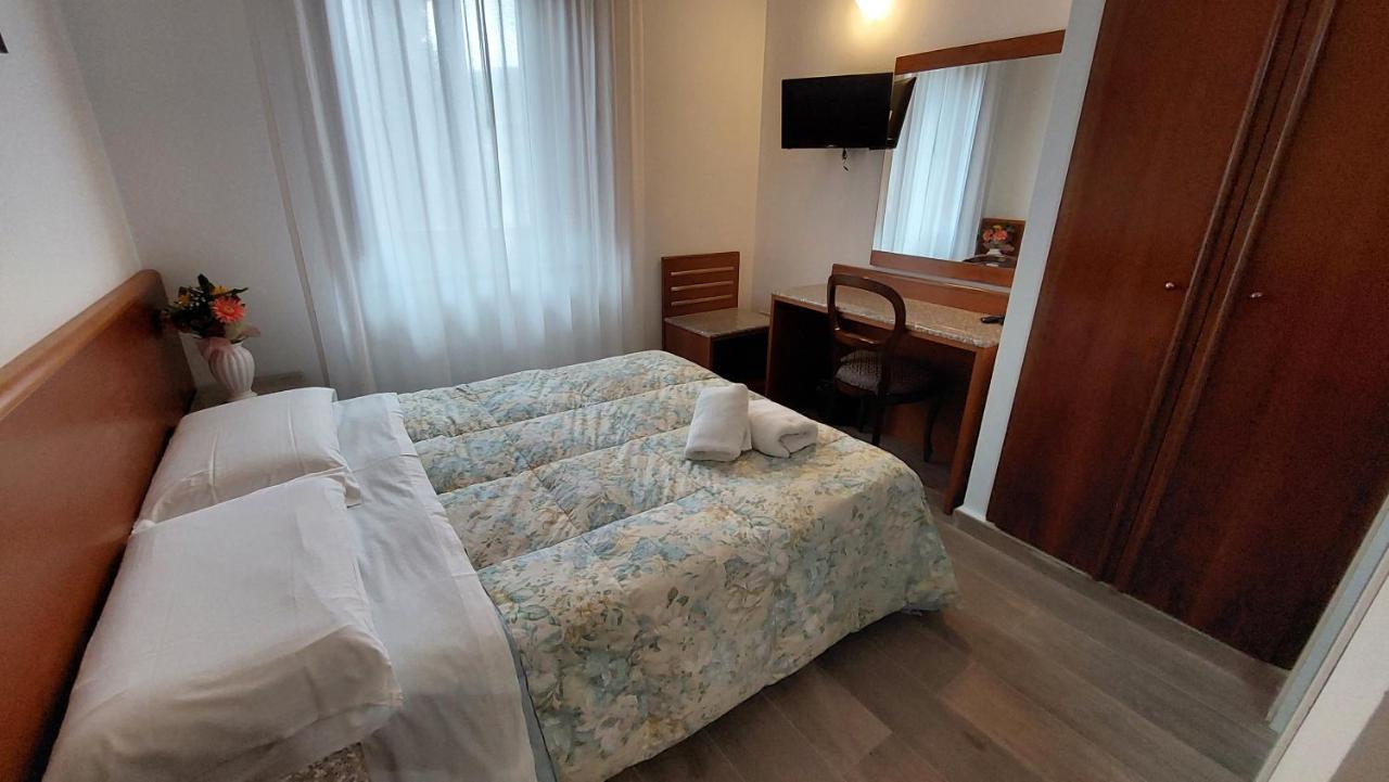 Hotel Villalago Trasimeno Magione Exterior foto