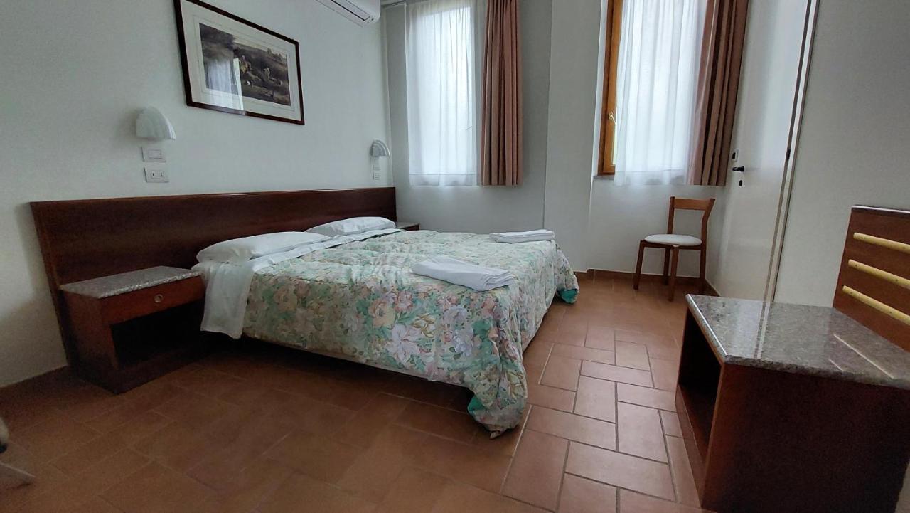 Hotel Villalago Trasimeno Magione Exterior foto