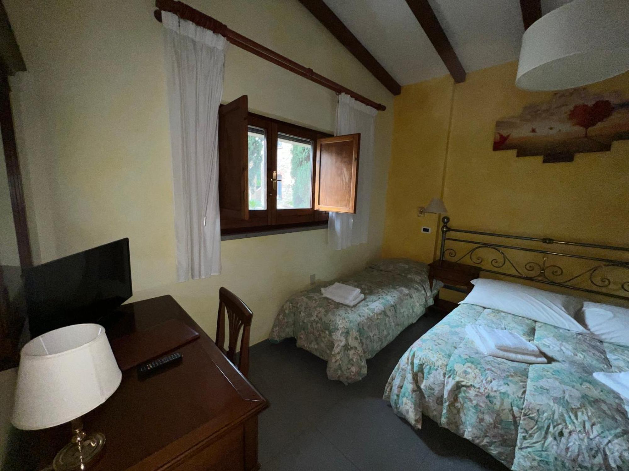 Hotel Villalago Trasimeno Magione Exterior foto